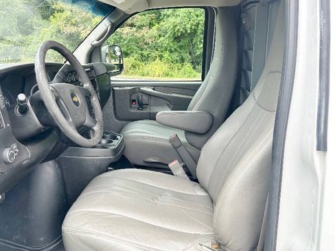 Used 2015 Chevrolet Express 3500 RWD image 10