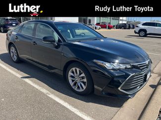 Used 2019 Toyota Avalon XLE w/ Moonroof Package FWD video 1