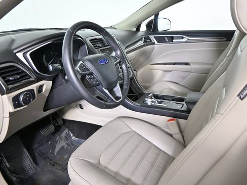 Used 2017 Ford Fusion SE w/ Fusion SE Technology Package FWD image 23