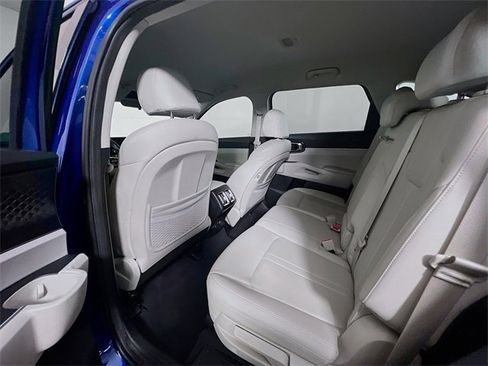 Used 2023 Kia Sorento S image 24