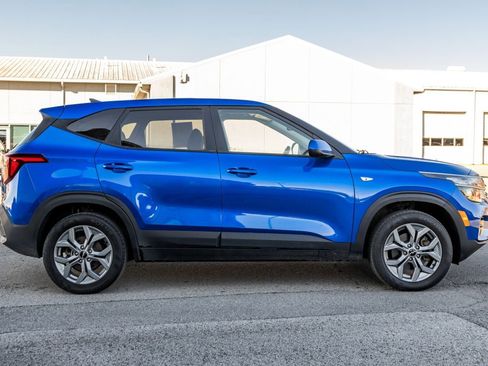 Used 2024 Kia Seltos LX AWD/4WD image 3