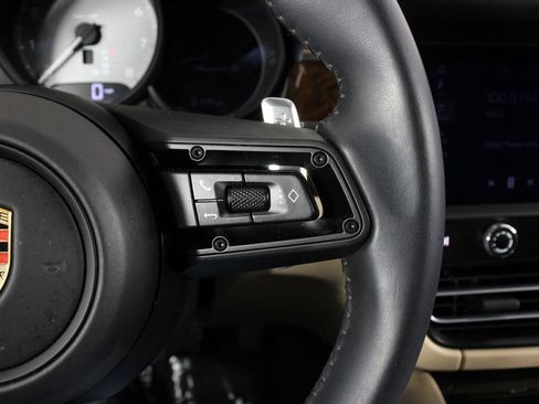 Certified 2025 Porsche Macan S image 15