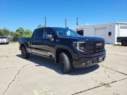 New 2025 GMC Sierra 1500 Elevation image 3