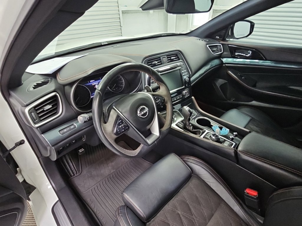 Used 2023 Nissan Maxima SR w/ Sport Mat Group FWD image 13