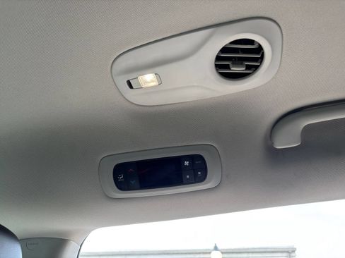 Used 2024 Chrysler Pacifica Touring-L FWD image 25