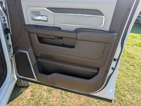 New 2026 RAM 3500 Laramie AWD/4WD image 31