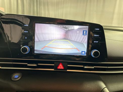Used 2022 Hyundai Elantra SEL w/ Convenience Package FWD image 16