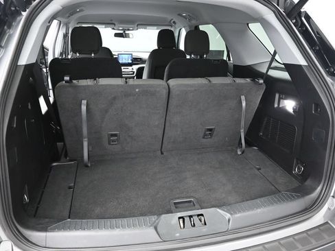Certified 2021 Ford Explorer XLT RWD image 9