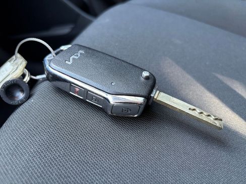 Used 2025 Kia Sportage LX image 18