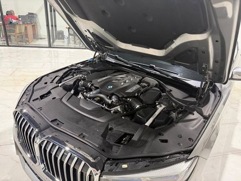 Used 2020 BMW 750i xDrive w/ Executive Package image 33
