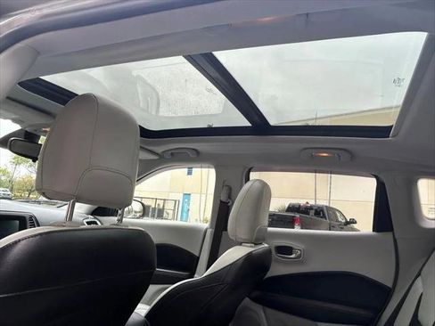 Certified 2019 Jeep Compass Latitude FWD image 47