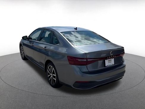 Used 2025 Volkswagen Jetta SE FWD image 11