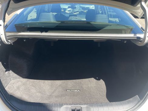 Used 2025 Nissan Altima 2.5 SV FWD image 16