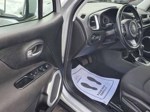Used 2018 Jeep Renegade Latitude image 13