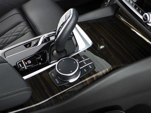 Certified 2023 BMW 530e w/ Convenience Package image 15