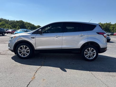 Used 2017 Ford Escape SE FWD image 1