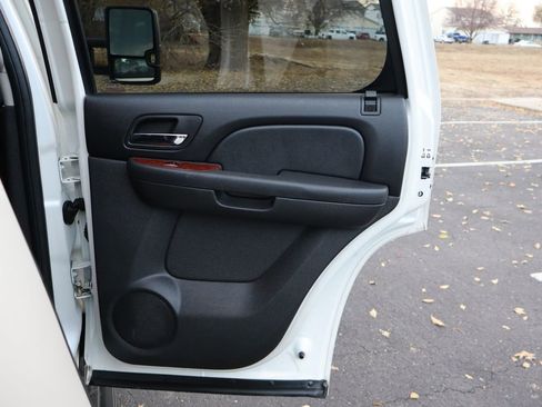 Used 2011 GMC Yukon SLT w/ SLT-2 Equipment Package image 27