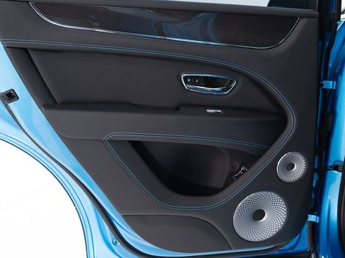 Certified 2025 Bentley Bentayga image 22