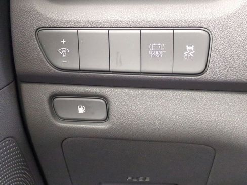 Certified 2022 Kia Niro LX image 18