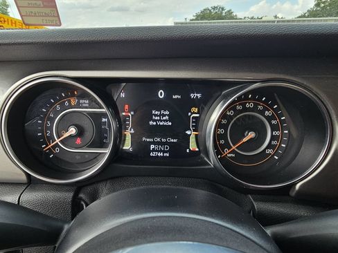 Used 2020 Jeep Gladiator Overland w/ LED Lighting Group AWD/4WD image 27