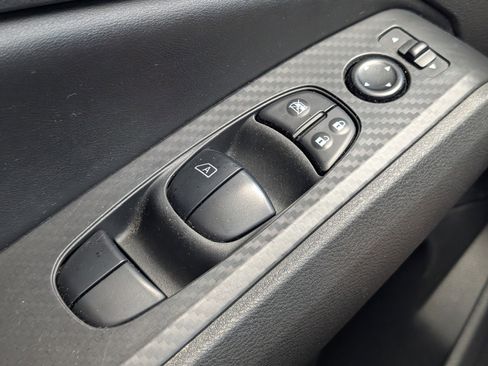 Used 2024 Nissan Altima 2.5 SV FWD image 19