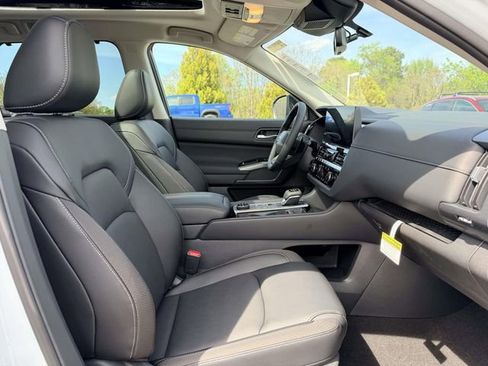 New 2026 Nissan Pathfinder SL AWD/4WD image 10