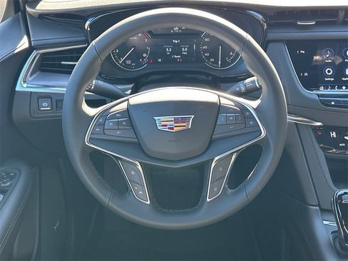 New 2026 Cadillac XT5 Luxury image 23