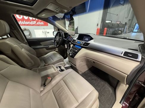 Used 2011 Honda Odyssey Touring Elite image 11