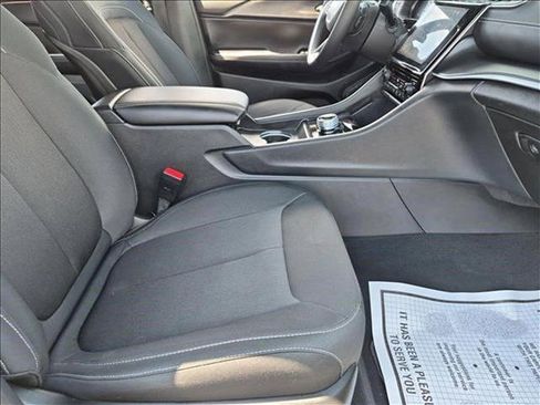 Used 2025 Jeep Grand Cherokee L Laredo AWD/4WD image 18