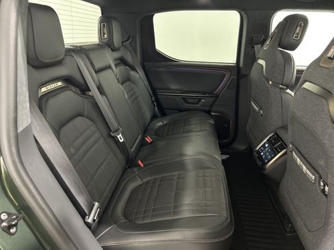 Used 2025 Rivian R1T Premium AWD/4WD image 22