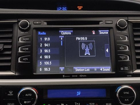Used 2019 Toyota Highlander XLE FWD image 25