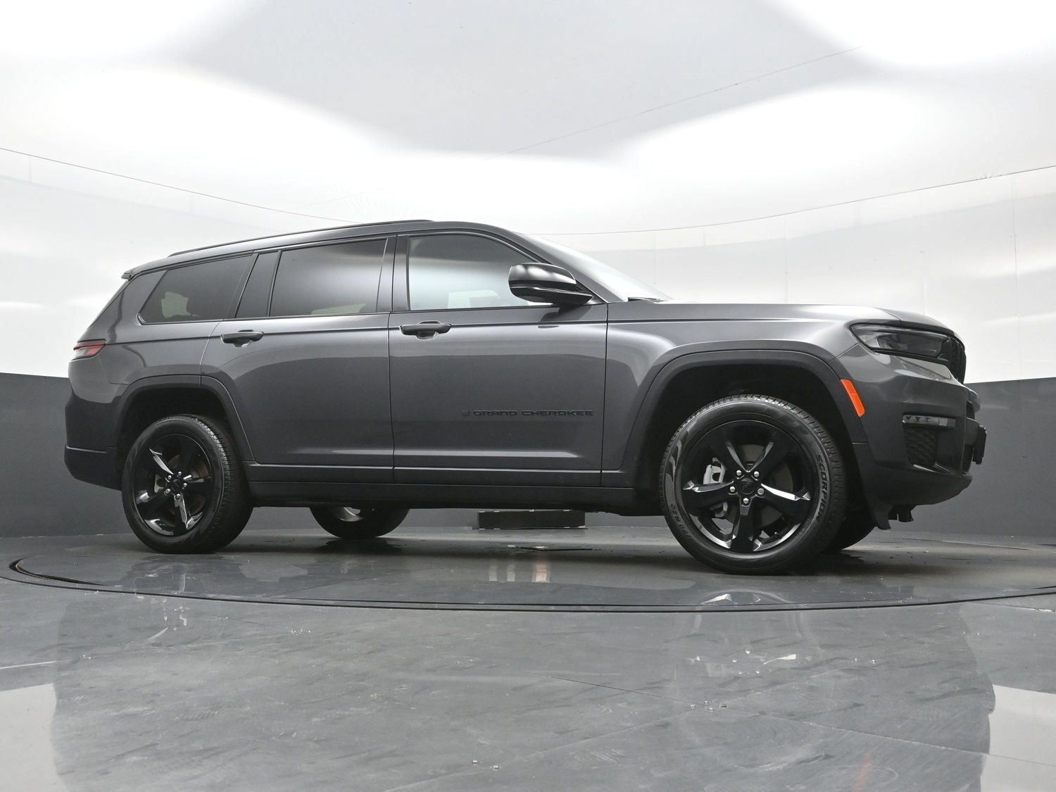 Used 2024 Jeep Grand Cherokee L Limited w/ Black Appearance Package AWD/4WD image 33