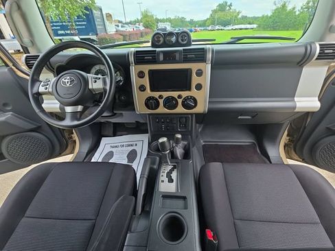 Used 2014 Toyota FJ Cruiser 4WD w/ Upgrade Package image 10