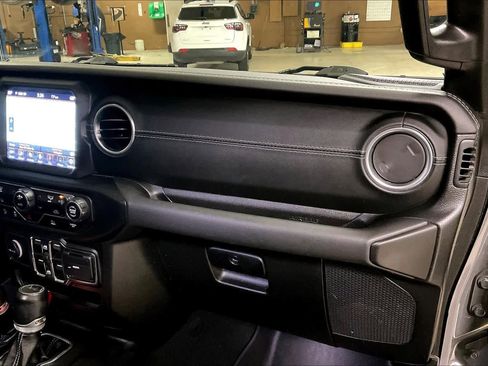 Used 2021 Jeep Gladiator Overland w/ Popular Equipment Package image 17