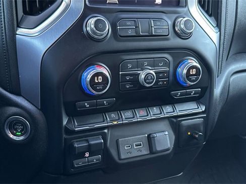 Used 2019 GMC Sierra 1500 SLE image 18