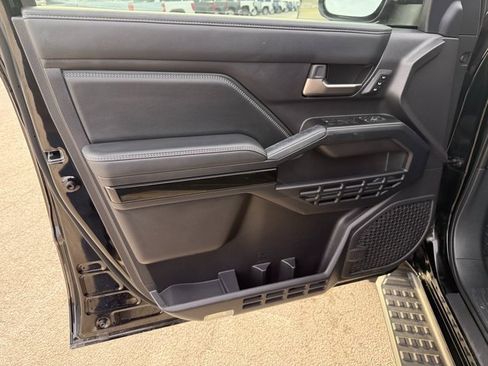 Used 2025 Toyota 4Runner 4WD image 10