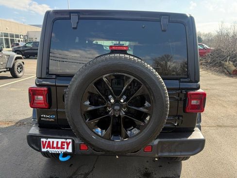 Used 2023 Jeep Wrangler Unlimited Sahara image 4