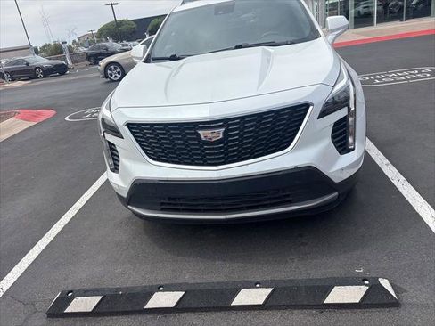Used 2019 Cadillac XT4 Premium Luxury FWD image 2