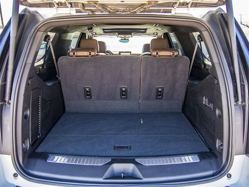 Used 2024 Chevrolet Suburban High Country image 12