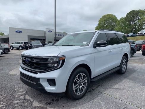 New 2025 Ford Expedition Active RWD image 4
