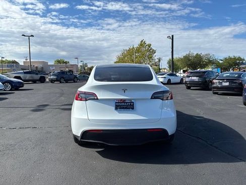 Used 2023 Tesla Model Y AWD image 6