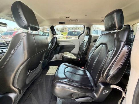 Used 2021 Chrysler Voyager Lxi FWD image 33