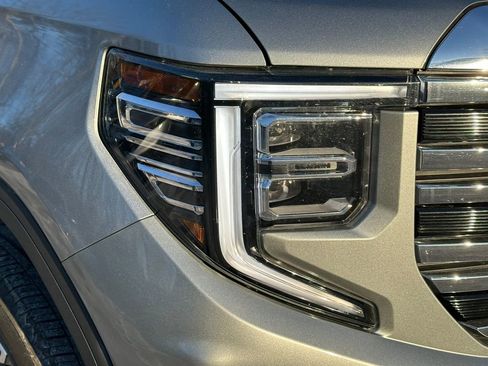 Certified 2025 GMC Sierra 1500 SLT image 7