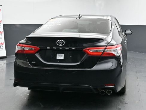 Used 2020 Toyota Camry SE image 8