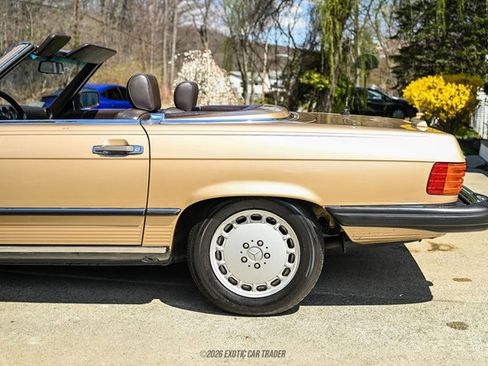 Used 1988 Mercedes-Benz 560 SL image 3