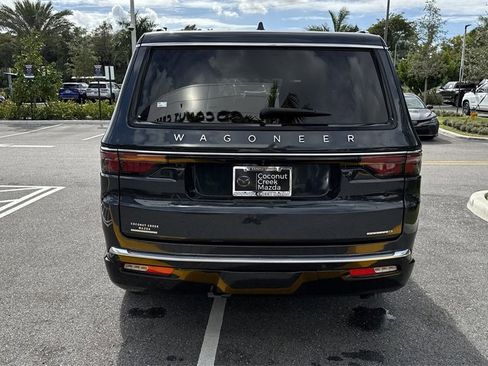Used 2023 Jeep Wagoneer Series II image 3