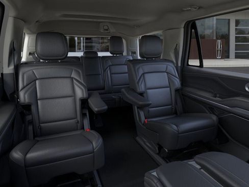 New 2026 Lincoln Navigator Premiere image 11