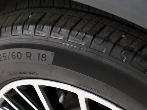 Certified 2024 Ford Escape SE w/ PHEV Premium Package image 21