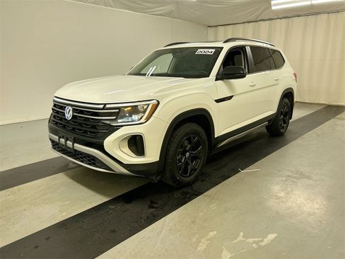 Certified 2024 Volkswagen Atlas Peak Edition SE image 7