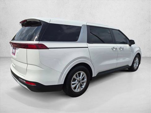 Used 2022 Kia Carnival LX FWD image 5